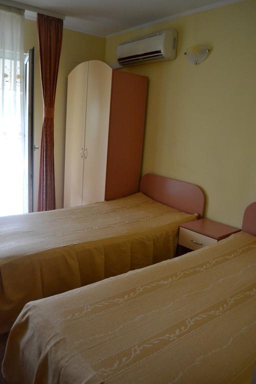 Pension Coral Baia Mare Exteriör bild